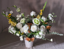 Load image into Gallery viewer, Large Flower Arrangement