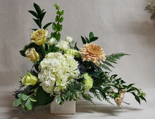 Load image into Gallery viewer, Flower Arrangement