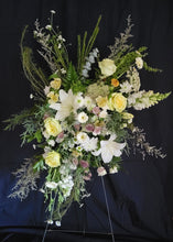 Load image into Gallery viewer, Sympathy Standing Spray