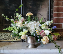Load image into Gallery viewer, Flower Arrangement