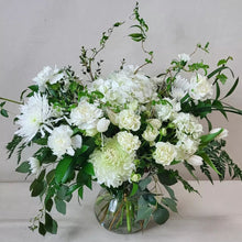 Load image into Gallery viewer, Hand Tied Bouquet