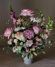 Load image into Gallery viewer, Flower Arrangement