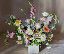 Load image into Gallery viewer, Large Flower Arrangement