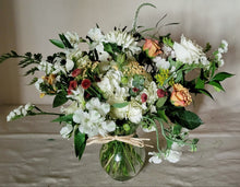 Load image into Gallery viewer, Mostly White Bouquet