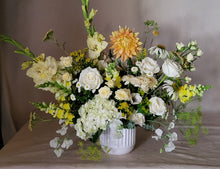Load image into Gallery viewer, Large Flower Arrangement
