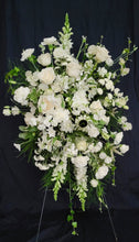 Load image into Gallery viewer, Sympathy Standing Spray