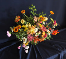 Load image into Gallery viewer, Flower Arrangement