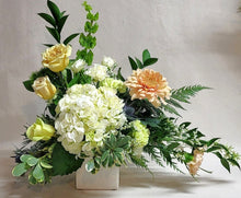 Load image into Gallery viewer, Flower Arrangement