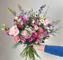 Load image into Gallery viewer, Feminine Tones Bouquet