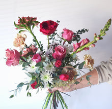 Load image into Gallery viewer, Valentine&#39;s Bouquet
