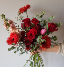 Load image into Gallery viewer, Valentine&#39;s Bouquet
