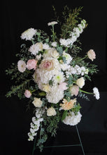 Load image into Gallery viewer, Sympathy Standing Spray
