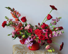 Load image into Gallery viewer, Valentine's Arrangement (Feb. 14th)
